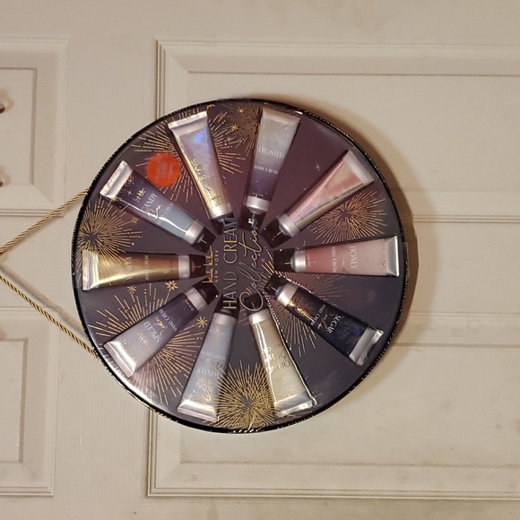 Nicole Miller New York Hand Cream Collection. - Picture 8 of 8